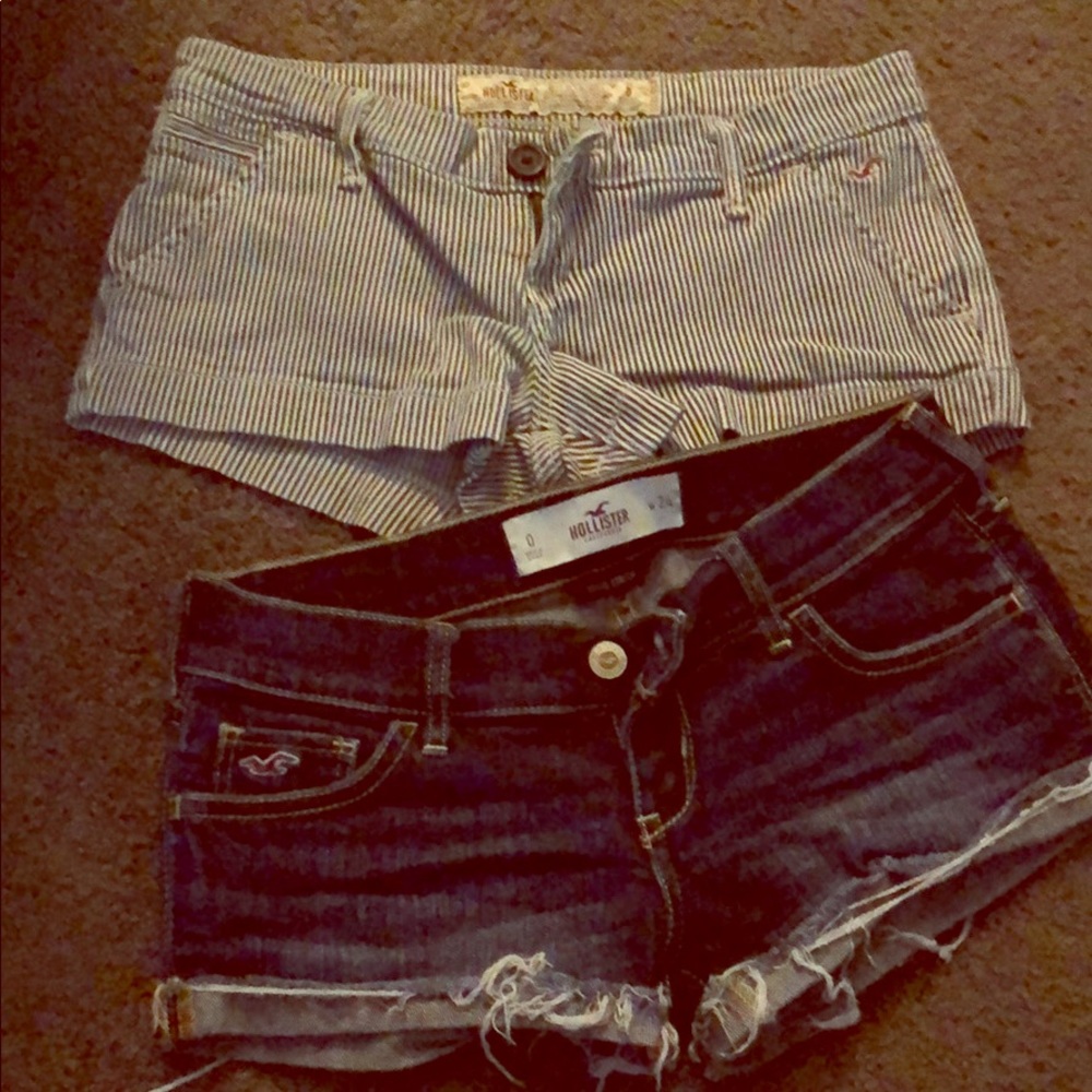 Set of 2 Hollister shorts!